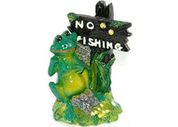 Aqua Pet No Fishing Frog aquarium ornament – smiling green resin frog leaning on a wooden no fishing sign with grassy rock base for fish tanks
